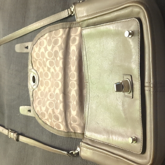 Coach - Picture 4 of 7